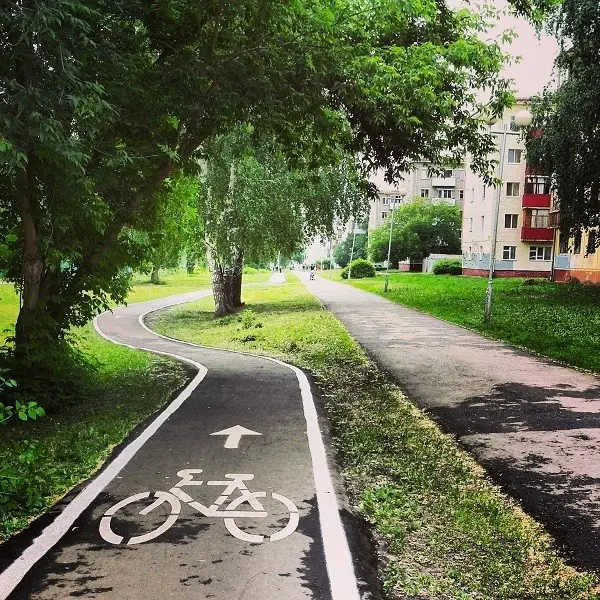 bisiklet yolu işaretinin bulunduğu yer