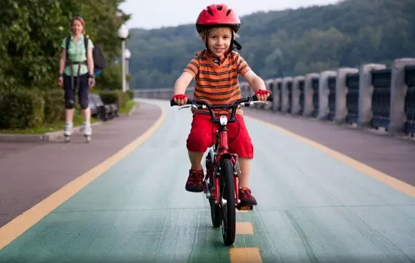 Bisiklet sürmenin çocuklar için faydaları