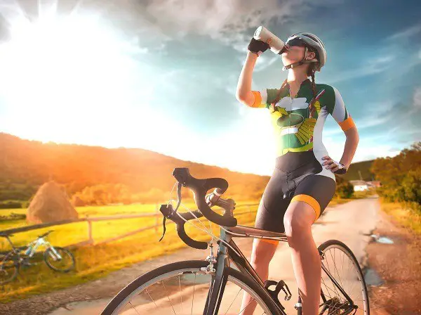 bisiklet sürerken yanınıza bir şişe su alın