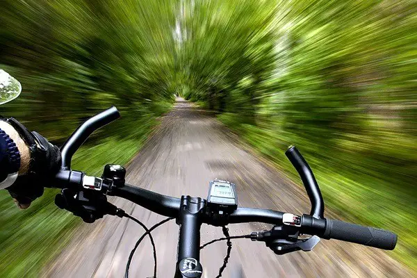 bisiklet üzerinde yüksek hız